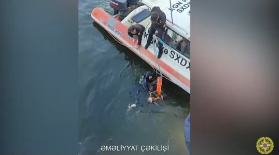 bulvarda-kishi-ve-qadin-denize-dushdu-video