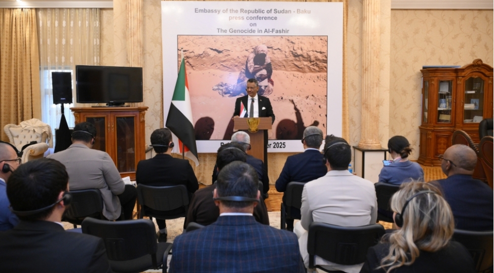 sudanin-azerbaycandaki-sefirliyinde-el-fasherde-toredilen-soyqirimla-bagli-metbuat-konfransi-kechirilib
