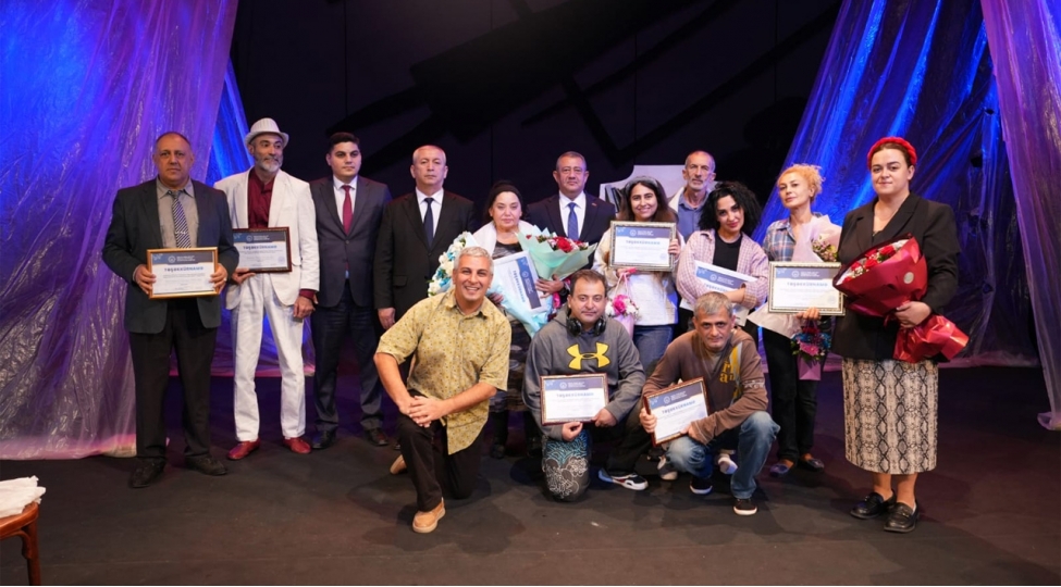 ag-olum-tamashasi-numayish-etdirilib