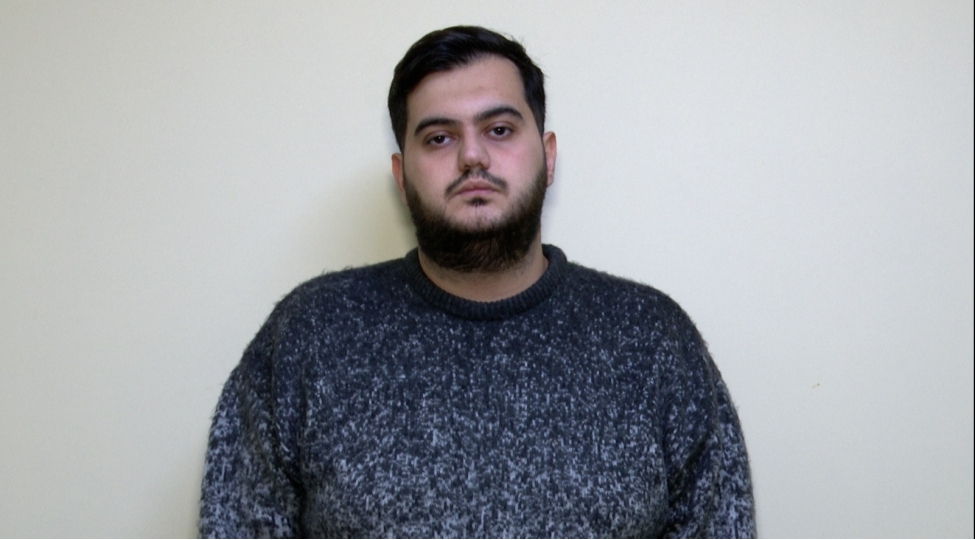 ingilis-dili-kursu-teshkil-edeceyi-vedi-vererek-deleduzluq-eden-shexs-saxlanilib