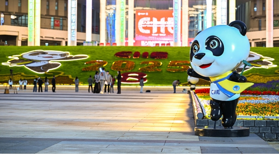 shanxayda-chin-beynelxalq-idxal-sergisi-ishe-bashlayib