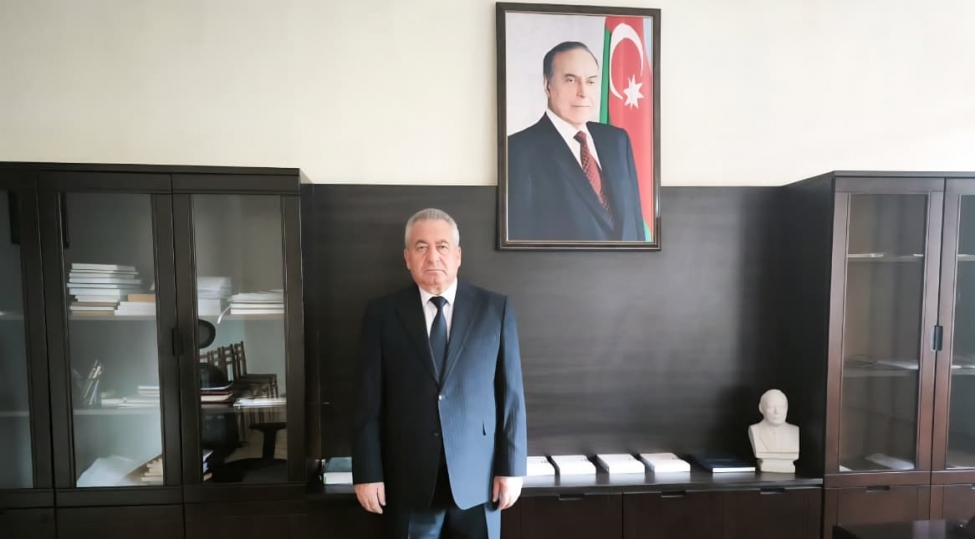 azerbaycan-bayragi-dovlet-musteqilliyi-ve-xalqin-birliyini-numayish-etdiren-ali-deyerdir