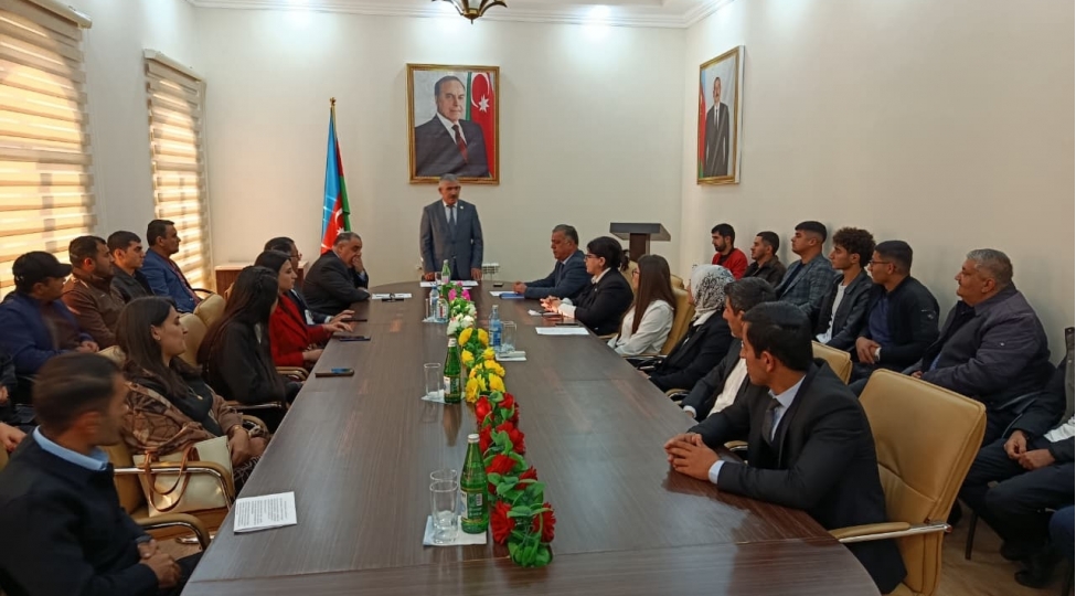 masallida-bayraq-menliyimdir-bayraq-kimliyim-movzusunda-tedbir-kechirilib