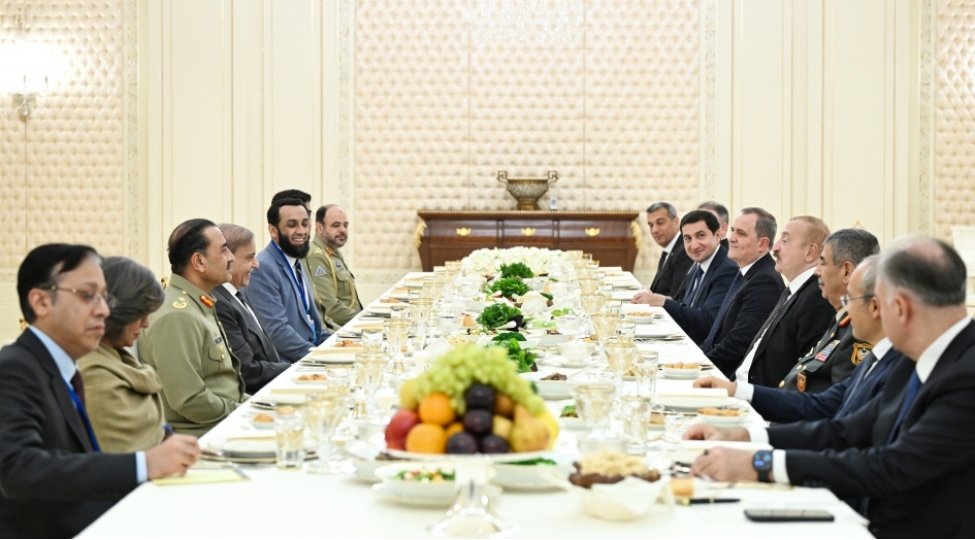 prezident-ilham-eliyev-ve-pakistanin-bash-naziri-birge-nahar-edibler
