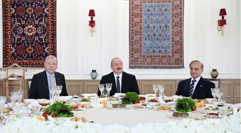 azerbaycan-turkiye-ve-pakistan-liderleri-birge-nahar-edibler