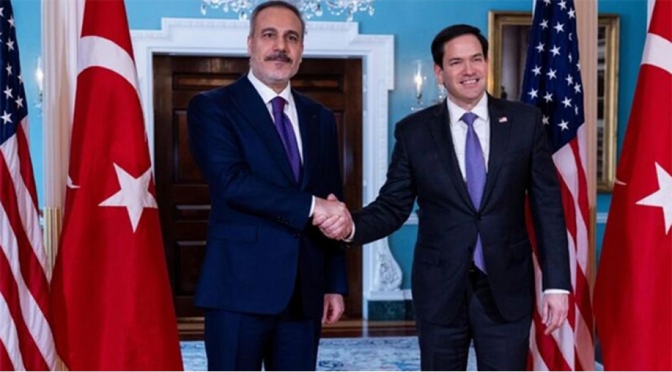 ag-evde-fidanla-rubionun-gorushu-bashlayib