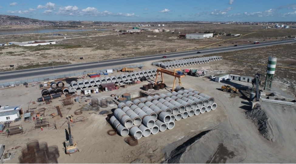 zig-hovsan-kanalizasiya-kollektoru-tikilir-fotovideo