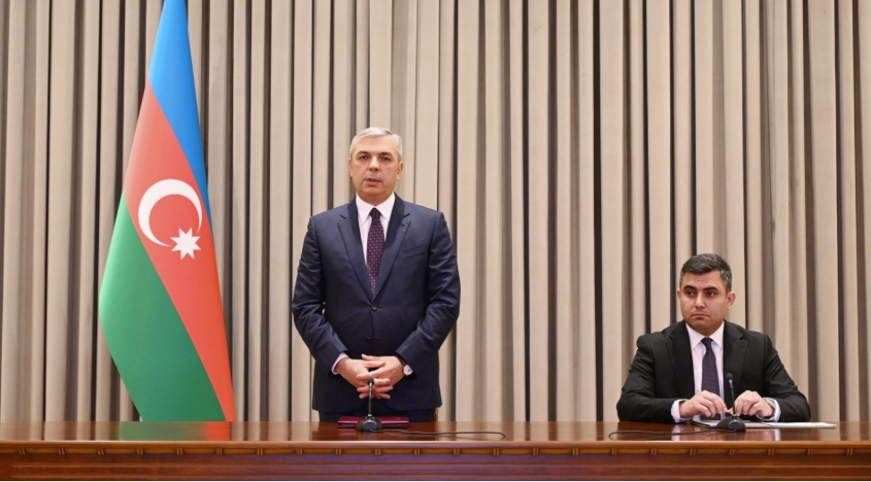 samir-nuriyev-onu-ictimaiyyete-teqdim-etdi-foto