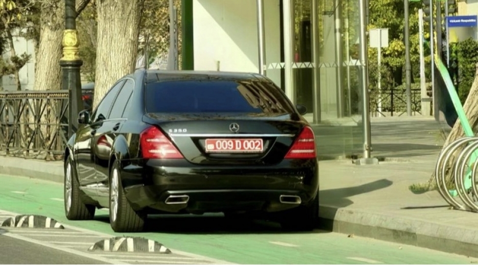 din-bakida-diplomatik-nomreli-avtomobilin-qayda-pozmasina-munasibet-bildirib