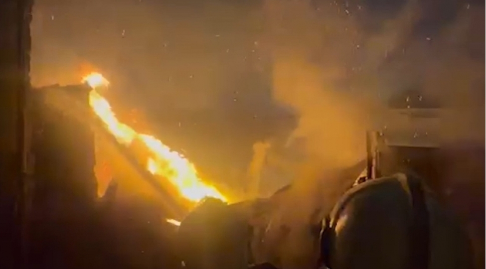 bakida-doqquzmertebeli-yashayish-binasinda-yangin-olub