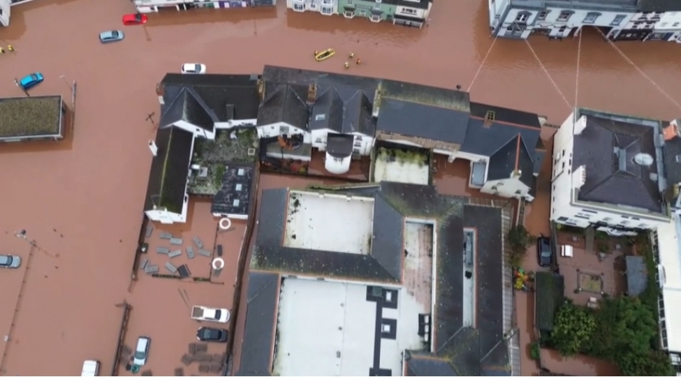 uelsde-guclu-qasirga-sebebinden-fovqelade-veziyyet-elan-edilib