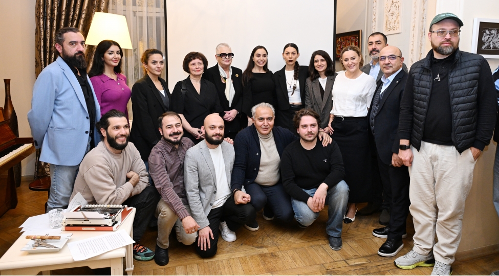 maqsud-ibrahimbeyov-yaradiciliq-merkezinde-neft-bumu-hamiya-gulumseyir-festivalinin-achilishi-olub