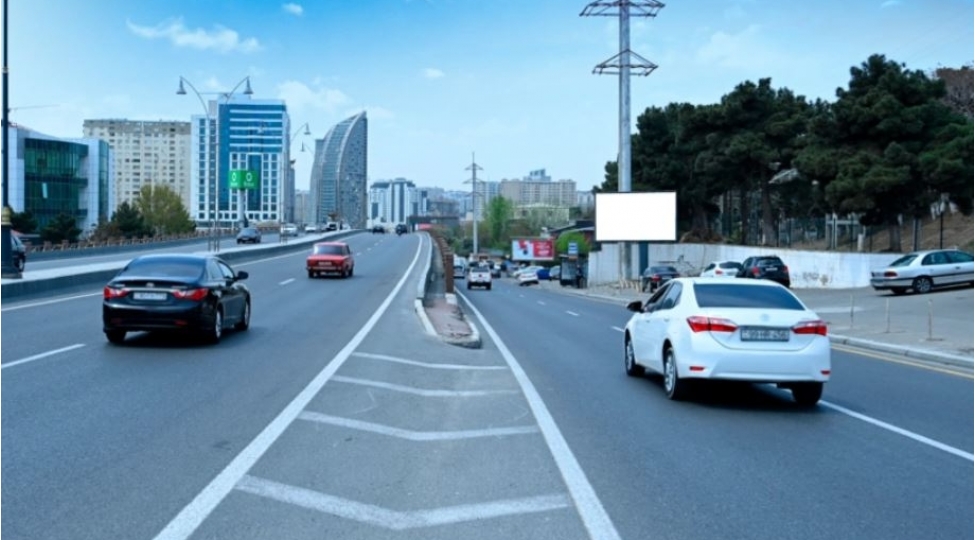 xeqani-rustemov-kuchesinden-babek-prospektine-chixan-hissede-hereket-tam-mehdudlashdirilacaq