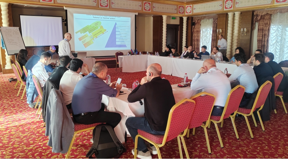 ictimai-binalarda-enerji-semereliliyinin-artirilmasi-uzre-telim-kechirilib