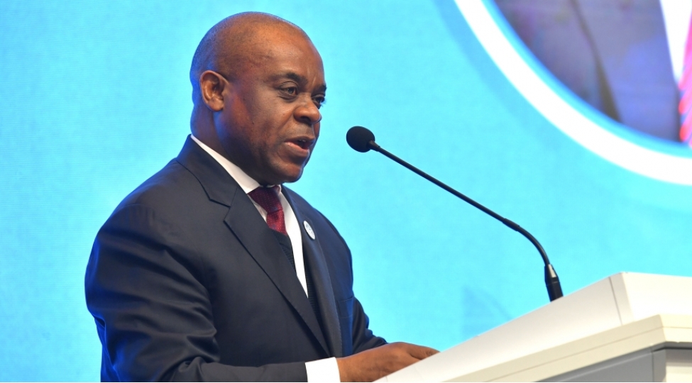 bash-katib-azerbaycan-d-8-e-uzv-sechilen-gunden-oz-tohfesini-esirgemeyib