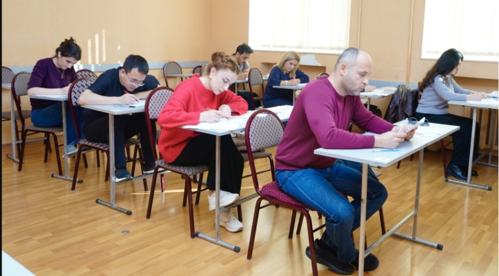 doktoranturada-tehsil-alan-ve-ya-tehsilini-bitirmish-iddiachilarin-xarici-dil-fenni-uzre-felsefe-doktoru-imtahani-kechirilib