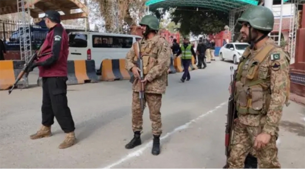 pakistanda-terrorchular-polis-qerargahinin-yaxinliginda-partlayish-toredibler-olenler-var