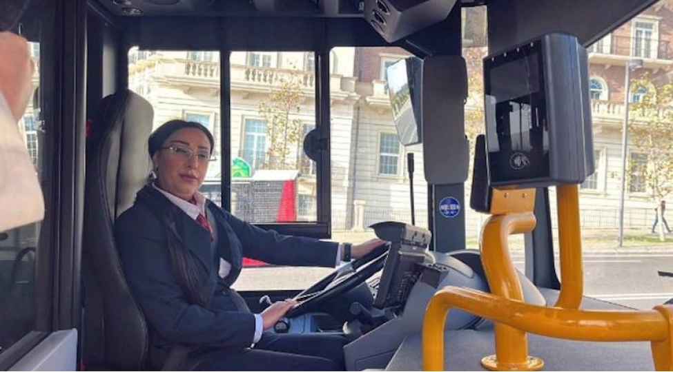 qadin-suruculere-peshekar-fealiyyet-gostermesi-uchun-zeruri-bilikler-ashilanib-video