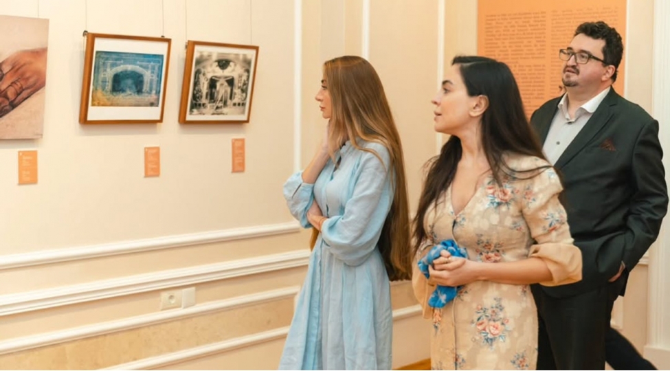 prezidentin-qizlari-milli-incesenet-muzeyinde-foto