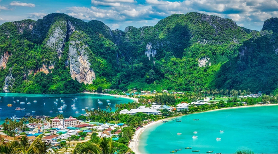 taylandda-turistler-dashqin-sebebinden-17-otelden-texliye-edilib