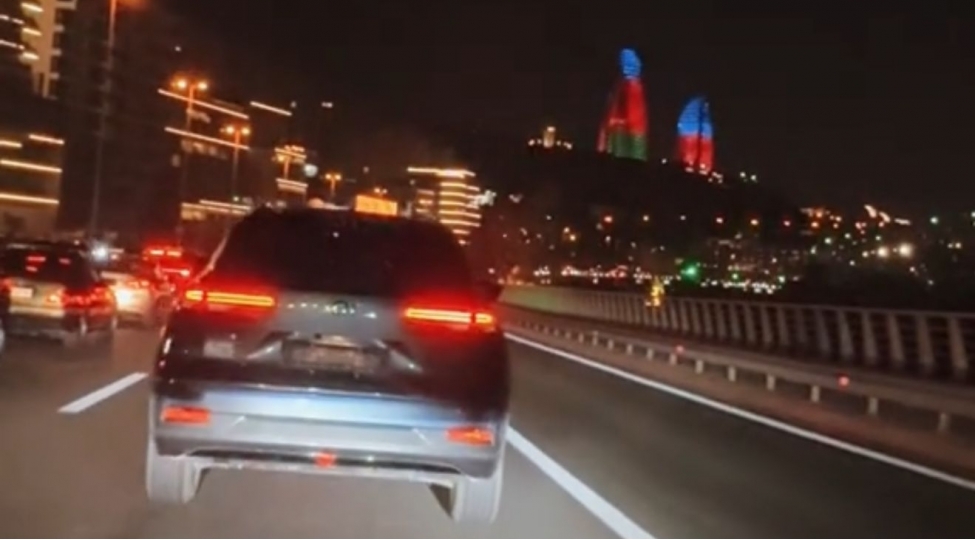 paytaxtda-nomresiz-avtomobil-idare-eden-qazi-saxlanilib