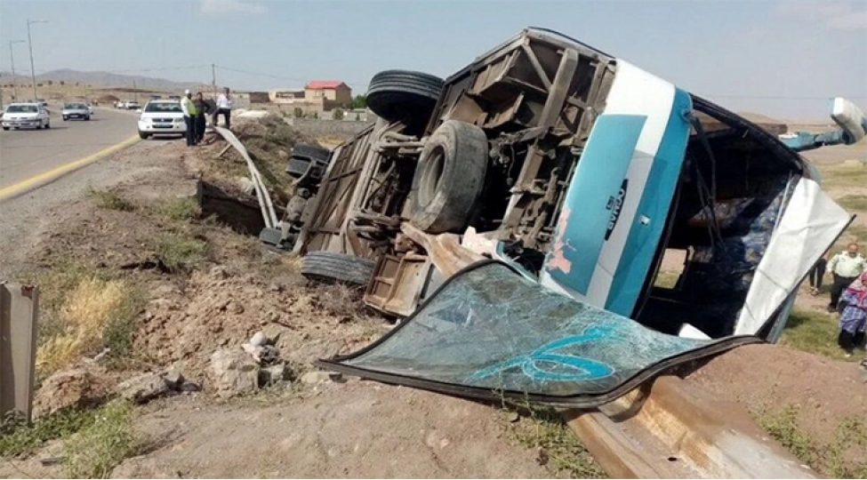 iranda-avtobus-ashib-olenler-ve-yaralananlar-var