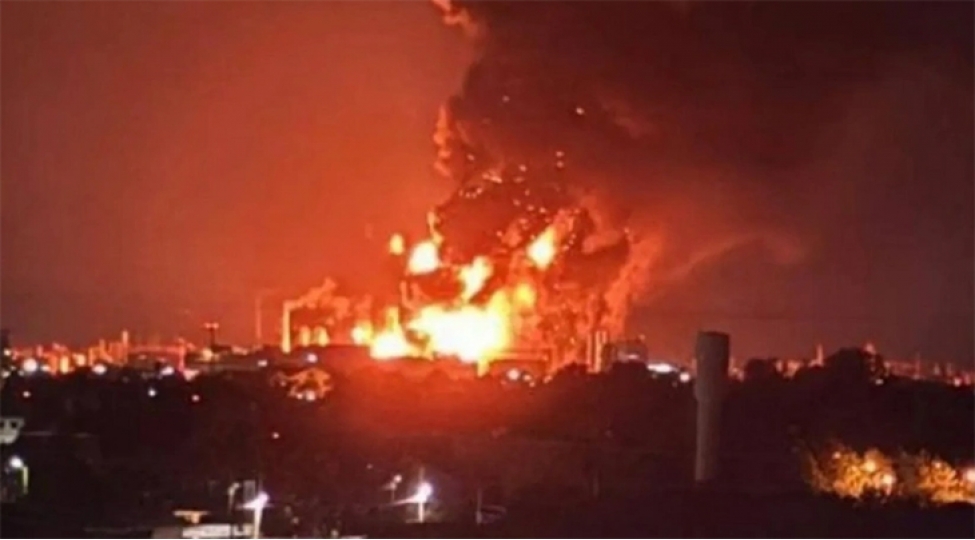 rusiyanin-krasnodar-diyarinda-neft-emali-zavoduna-dron-hucumu-neticesinde-yangin-bash-verib