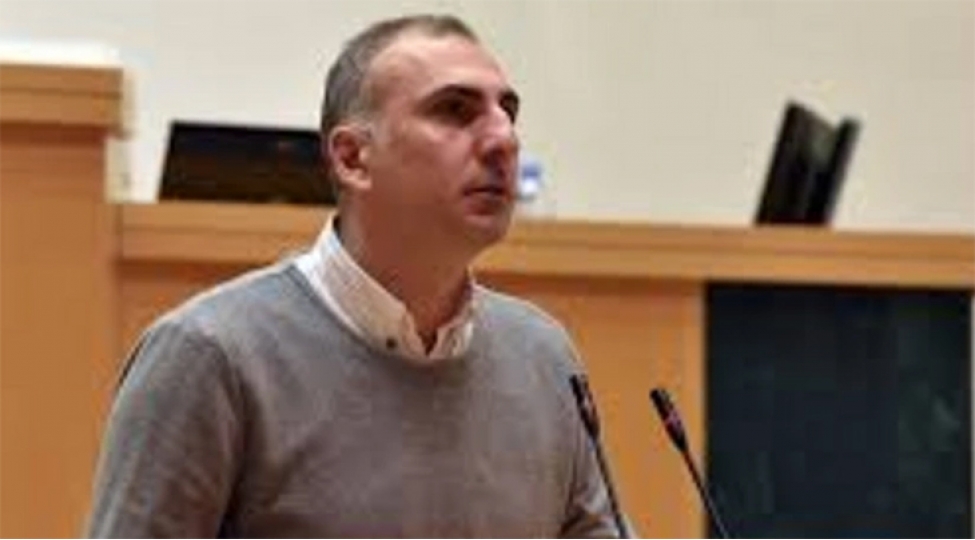 muxalifet-liderlerinden-biri-tbilisi-mehkemesinin-defterxanasini-yandirmaga-cehd-edib