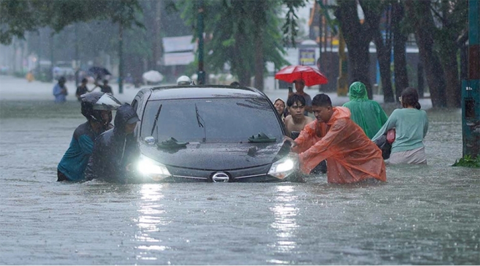 indoneziyada-dashqinlar-neticesinde-olenlerin-sayi-435-nefere-chatib