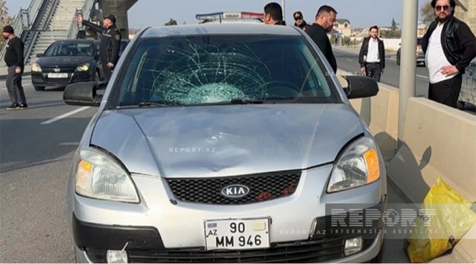 baki-quba-yolunda-piyadani-mashin-vurub