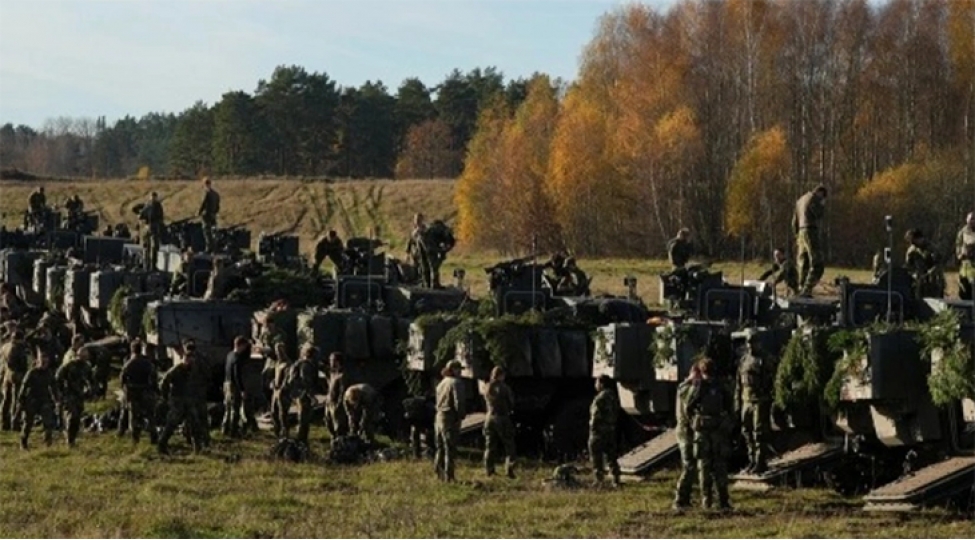 avropa-absh-inqitedeki-qoshunlarinin-sayini-azaltmamaga-razi-salmaga-chalishir