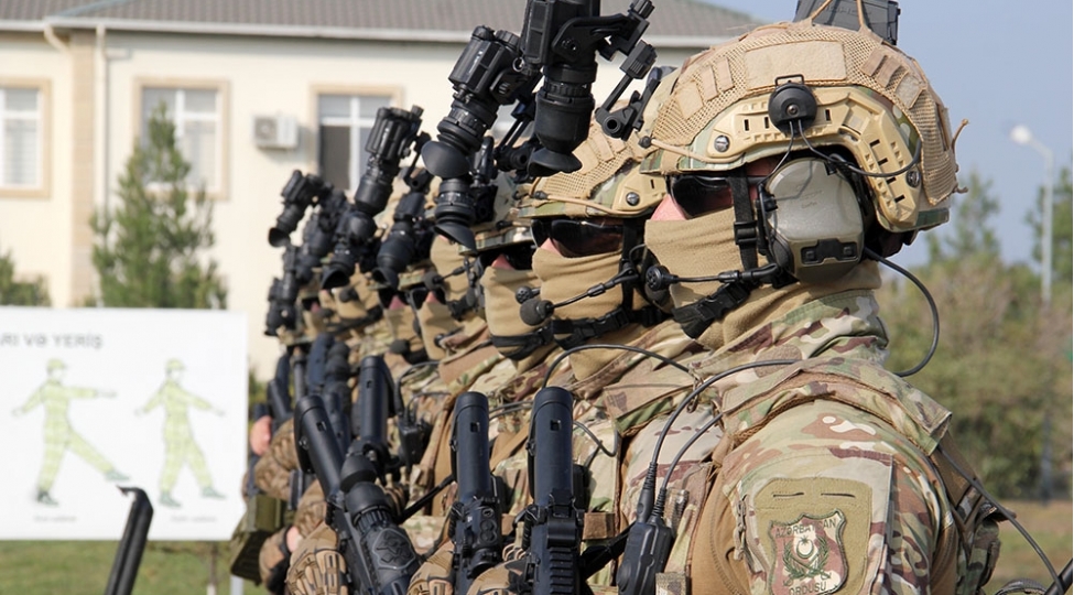 azerbaycan-ordusunun-dinc-ve-muharibe-dovrlerinde-maddi-texniki-vasitelerle-teminati-qaydasi-tesdiqlenib