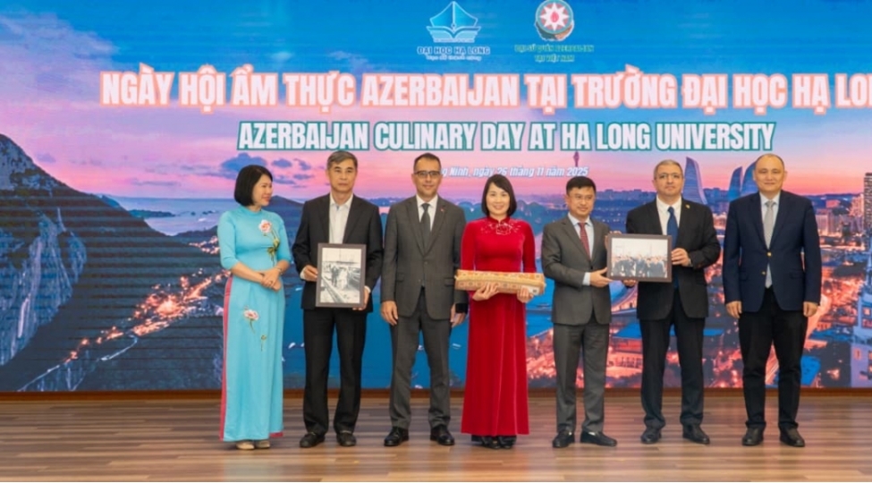 halonq-universitetinde-azerbaycan-metbexi-gunu-kechirilib