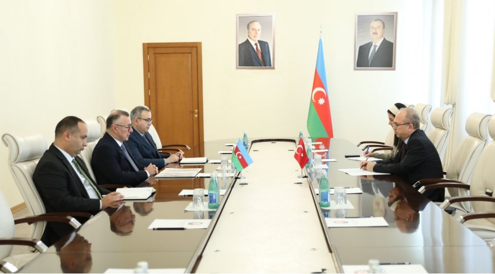 sehiyye-nazirliyinde-turkiyenin-sefiri-ile-gorush-kechirilib