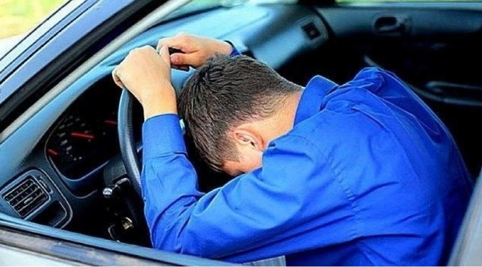 dyp-sukan-arxasinda-yorgun-surucu-potensial-tehlukedir