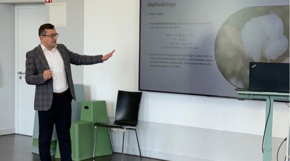 aqrar-tedqiqatlar-merkezinin-direktoru-almaniyada-elmi-konfransda-chixish-edib