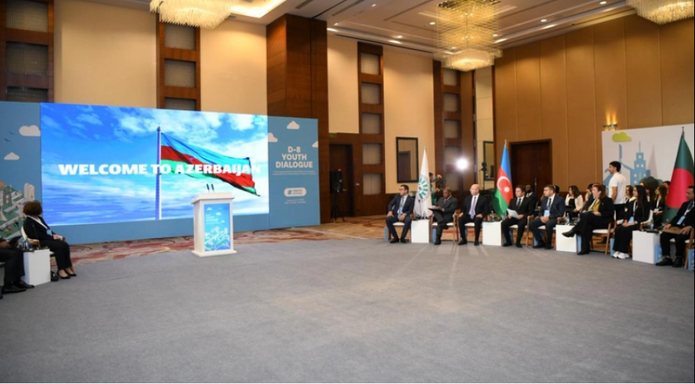 bakida-d-8-olkelerinin-gencler-dialoqunun-resmi-achilish-merasimi-kechirilib-yenilenib