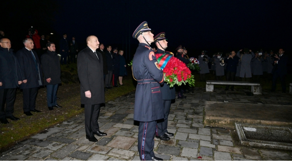 azerbaycan-ve-slovakiya-prezidentleri-bratislavada-azadliq-qapisi-abidesini-ziyaret-edibler