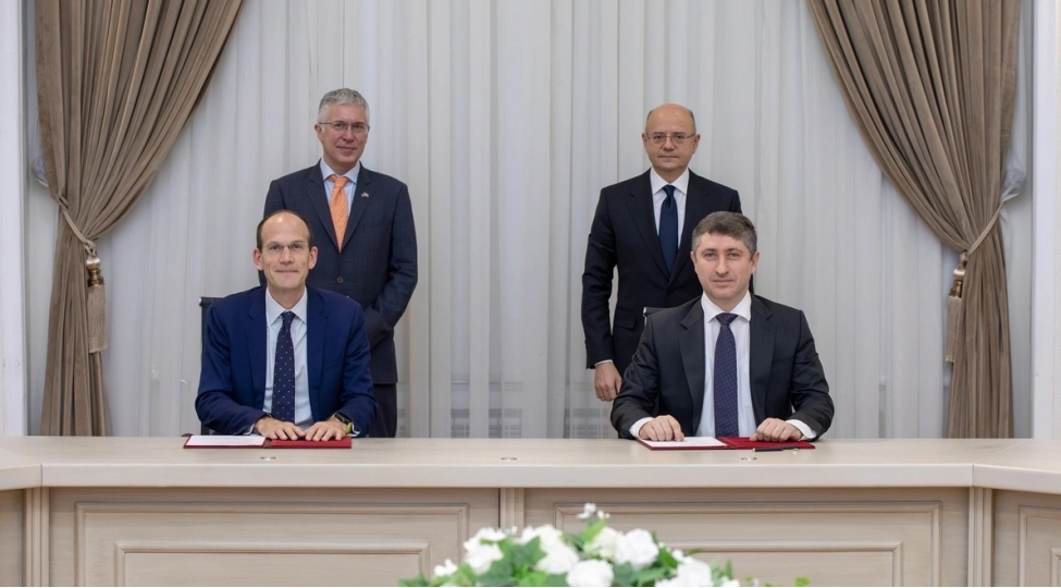 yashil-enerji-dehlizi-enerji-shirketi-ve-boyuk-britaniya-shirketi-anlashma-memorandumu-imzalayib