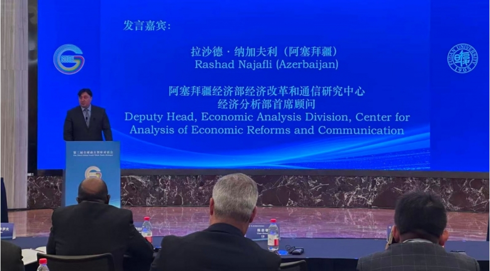 iitkm-numayendesi-shanxayda-qlobal-cenub-beyin-merkezleri-dialoqunda-chixish-edib