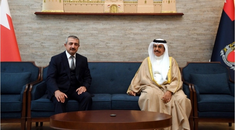 elchin-quliyev-behreynin-daxili-ishler-naziri-ile-gorushub