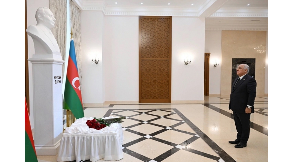 eli-esedov-turkmenistanda-heyder-eliyevin-xatiresini-yad-edib