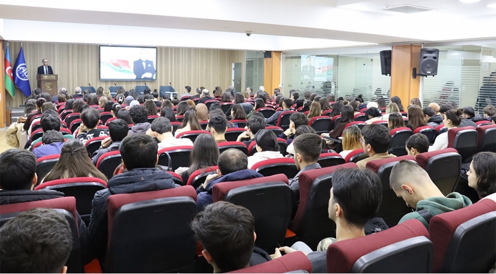 azerbaycan-universitetinde-umummilli-lider-heyder-eliyevin-anim-gunune-hesr-olunmush-tedbir-kechirilib