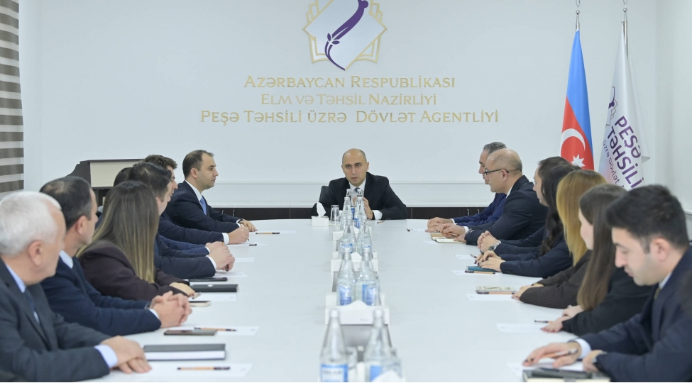 nazir-yeni-sedrle-direktoru-kollektive-teqdim-etdi