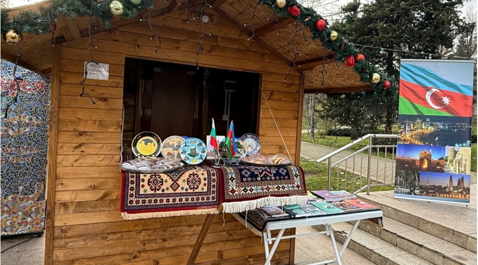 veliko-tirnovo-milad-bazarinda-azerbaycanin-bolqaristandaki-sefirliyi-milli-stendle-temsil-olunub