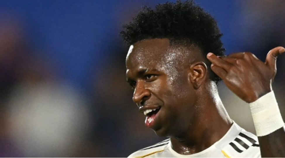 kral-klubu-azarkeshler-terefinden-tite-basilan-futbolchusuna-destek-olub