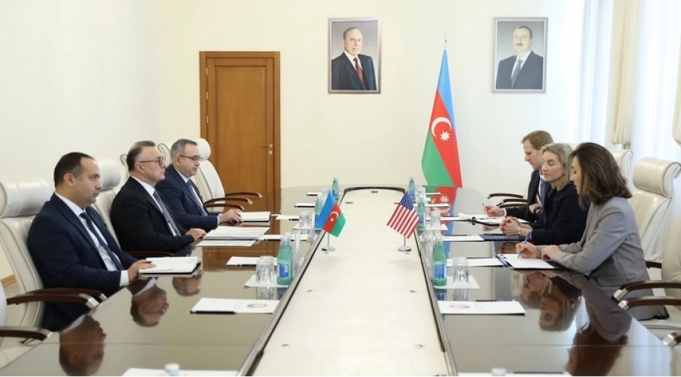 azerbaycan-ve-absh-arasinda-sehiyye-sahesinde-emekdashliq-muzakire-olunub