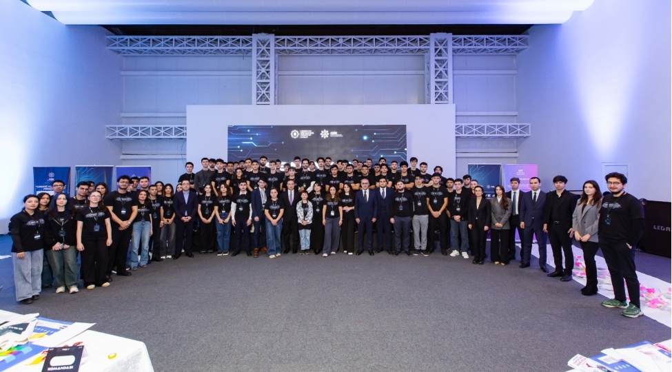 4sim-in-teshkilatchiligi-ile-kechirilen-senaye-40-hakaton-2025-yekunlashib