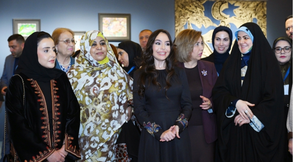 leyla-eliyeva-menim-denizlerim-menim-okeanlarim-sergisini-ziyaret-edib