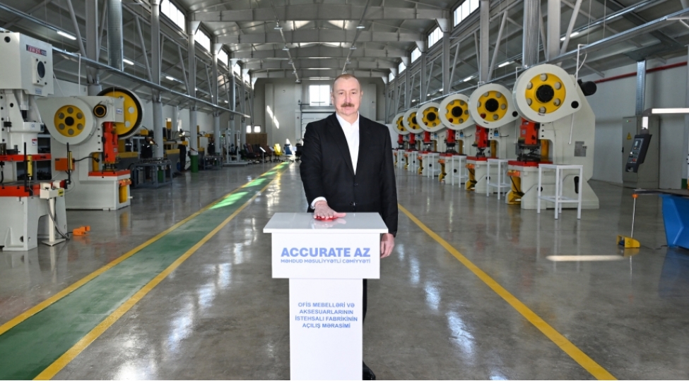 xocalinin-ballica-kendinde-ofis-mebelleri-ve-mebel-aksesuarlarinin-istehsali-muessisesi-achilib-fotolar-yenilenecek